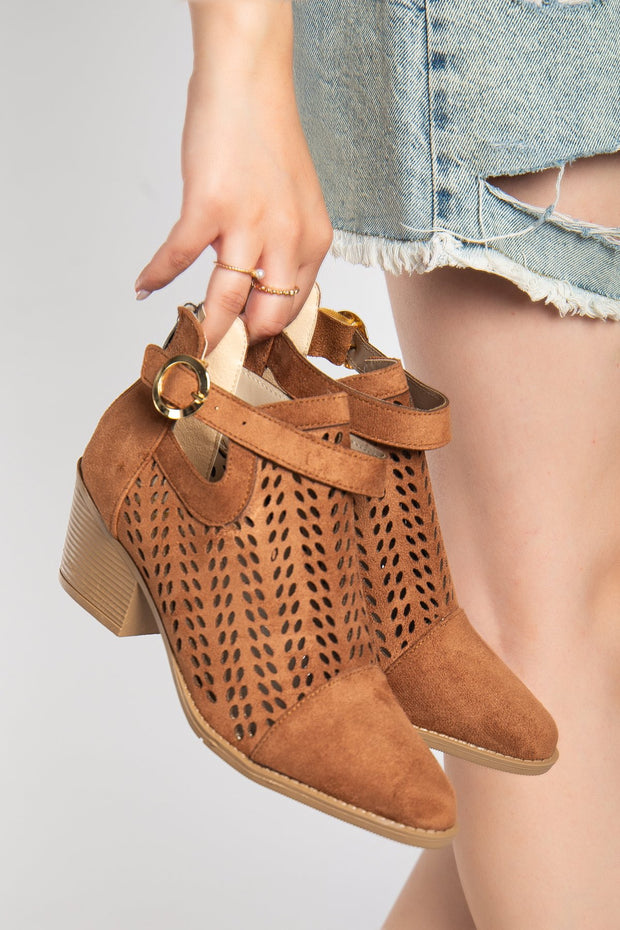 Women's western ankle boots · Buckle detail, Zip detail, Perforated design — ES-996578