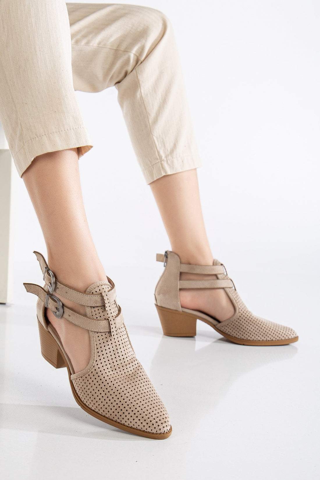 Women’s ankle boots · Buckle detail, Perforated design — ES-N0006
